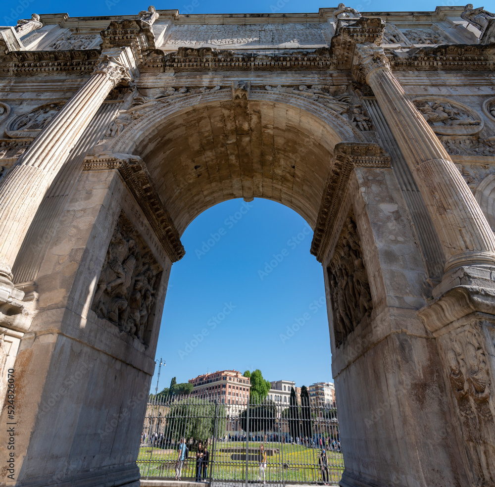 Fototapeta premium Photo from the bottom of Arco di Costantino next to the Colosseum in Rome
