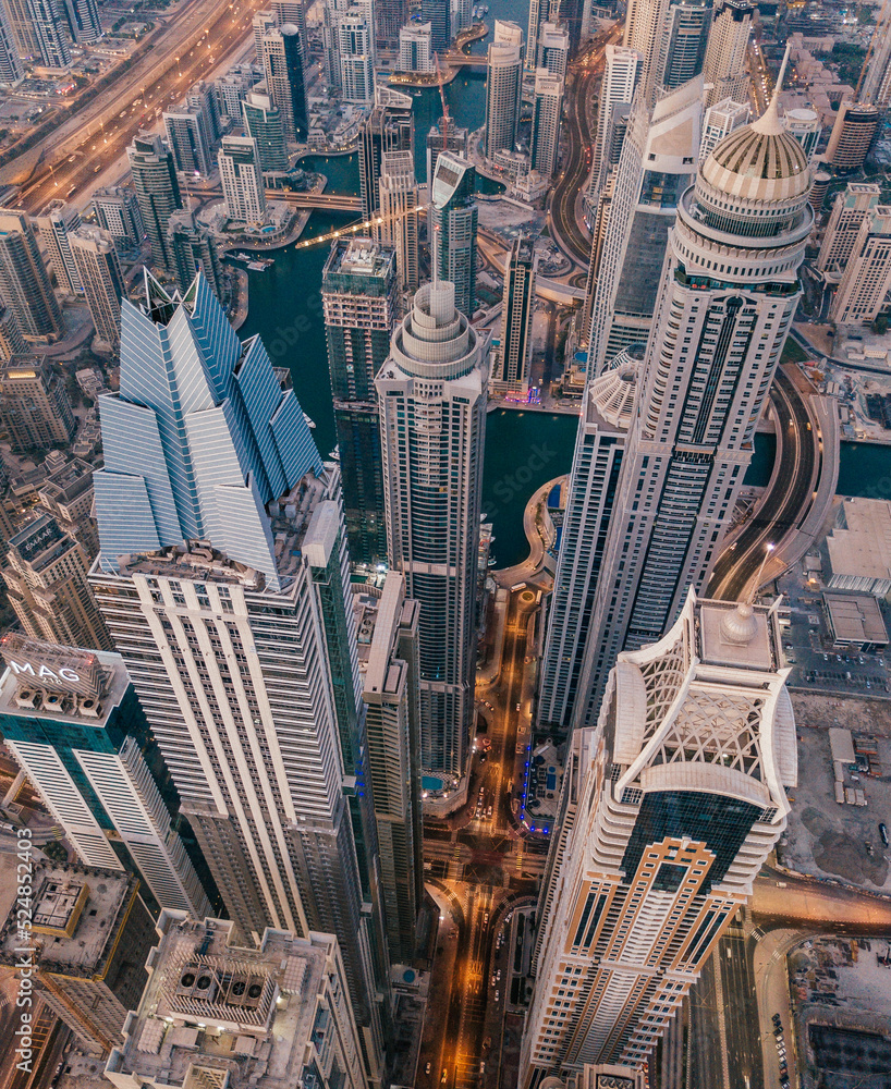 Fotografie Aerial drone shot of the cityscape of Dubai Marina in Dubai, United Arab Emirate