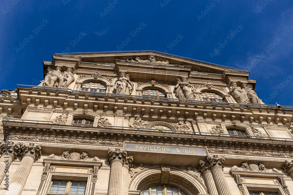 facade of Louvre