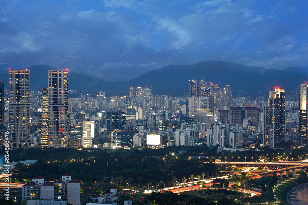 Obraz premium The night view of Jung-gu, Seoul, Korea