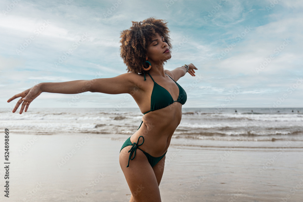 beautiful young black african girl in bikini happy on the beach - obrazy, fototapety, plakaty 