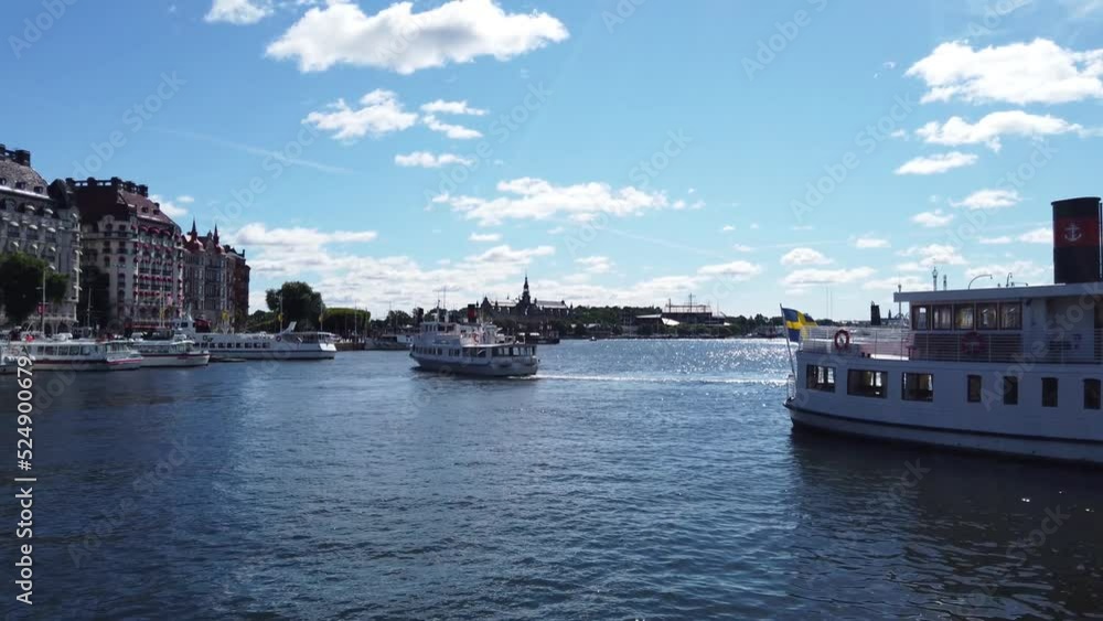 navigation dans le port de Stockholm en Suède navigation dans le port de Stockholm en Suède