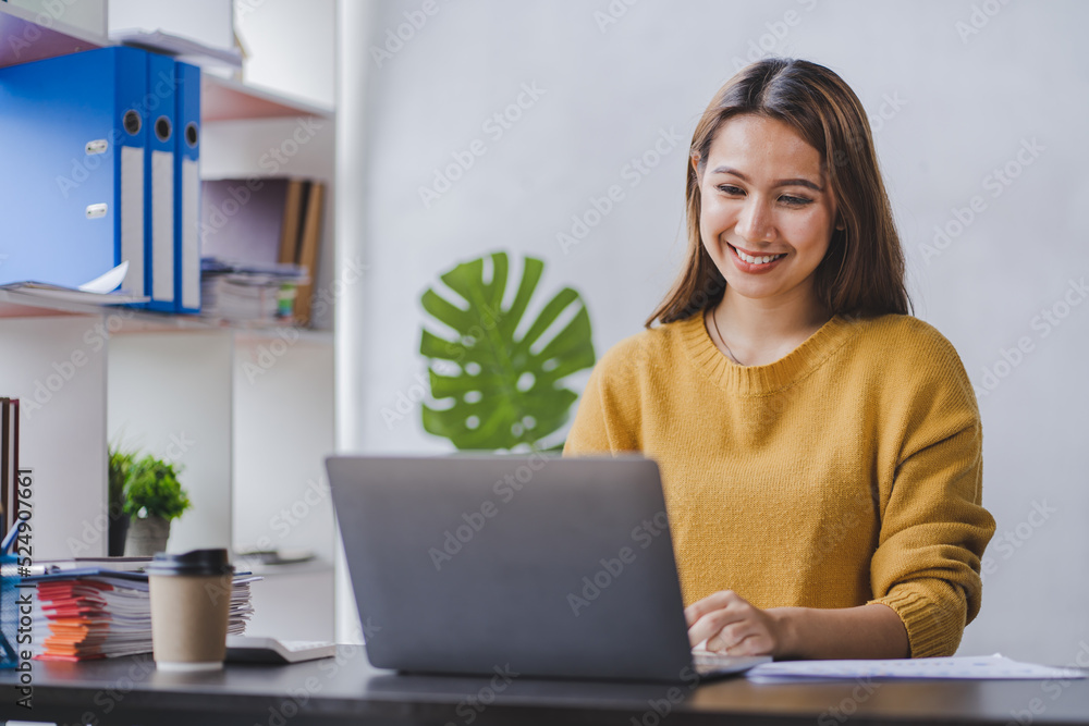 Fototapeta premium student learning using laptop meeting online classes Educational courses or training, seminars, video calls, online education concepts.