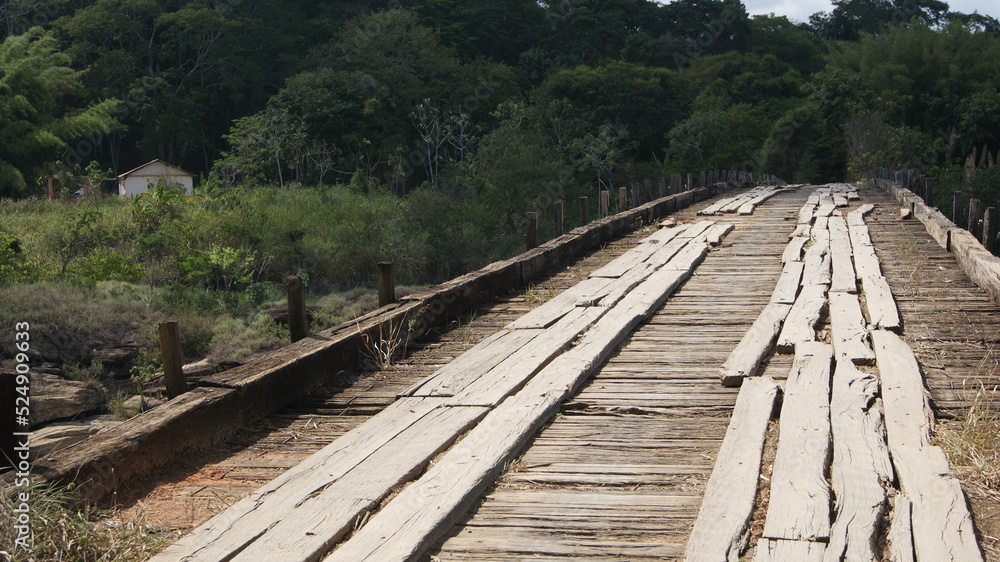 Ponte Queimada no municipio de Pingo Dagua - MG. É uma ponte histórica por conflitos e que se pretende desativ-la por proteção ao Parque Estadual do Rio Doce.