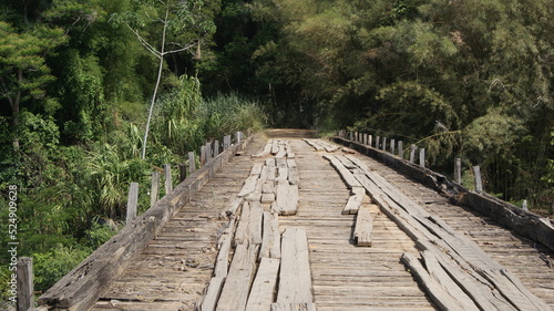 Ponte Queimada no municipio de Pingo Dagua - MG. É uma ponte histórica por conflitos e que se pretende desativ-la por proteção ao Parque Estadual do Rio Doce. photo