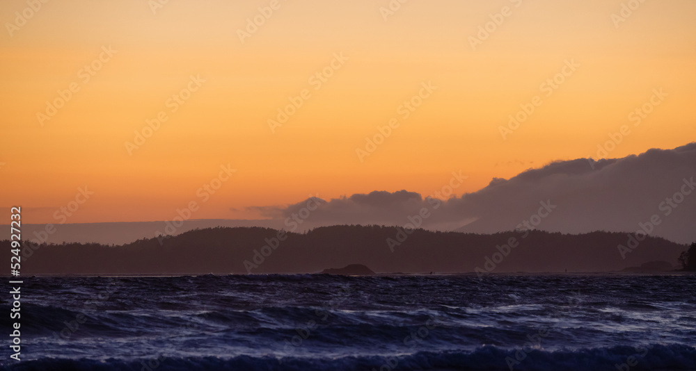 Obraz premium Waves on the Pacific Ocean on a rocky beach. West Coast. Sunny Summer Sunset. Cox Bay, Tofino, Vancouver Island, BC, Canada. Canadian Nature Background.