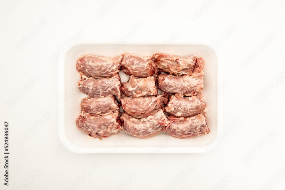 It is called chicken meat (or simply chicken) to the muscular tissues and derivatives of the chicken