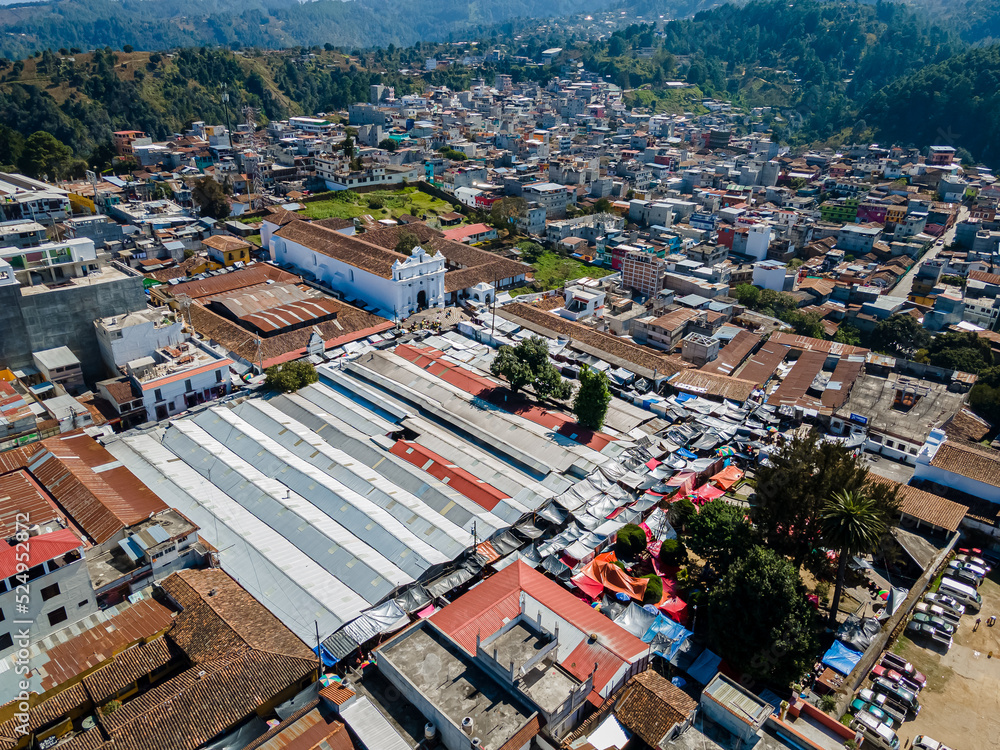 Naklejka premium Beautiful aerial view of Chichicastenango, its amazing Church, the traditional Textil Market in Guatemala