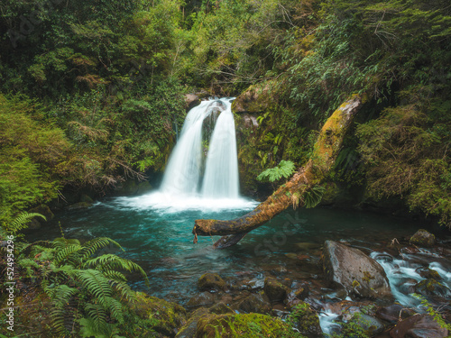 Cachoeira no Parque Nacional Puyehue no sul do Chile photo