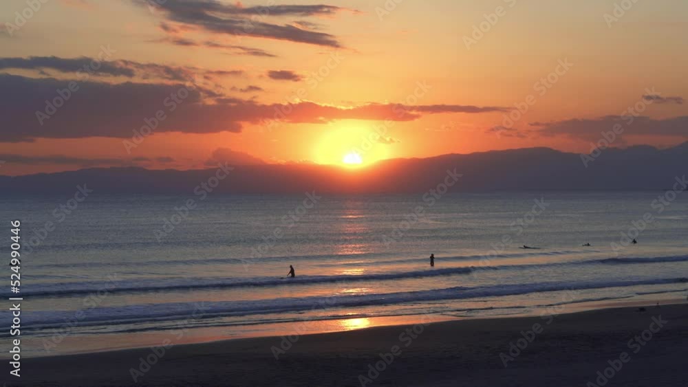 沈む夕日 湘南鵠沼海岸にて 沈む夕日 湘南鵠沼海岸にて