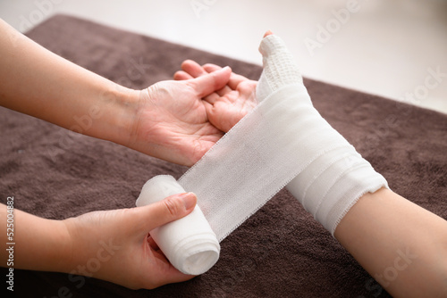Bild auf Leinwand Wrist injury