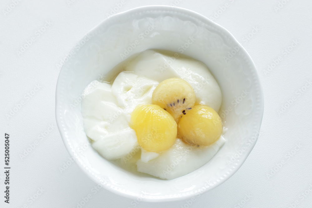 Golden Kiwi fruit and honey yogurt for healthy dessert Golden Kiwi fruit and honey yogurt for healthy dessert