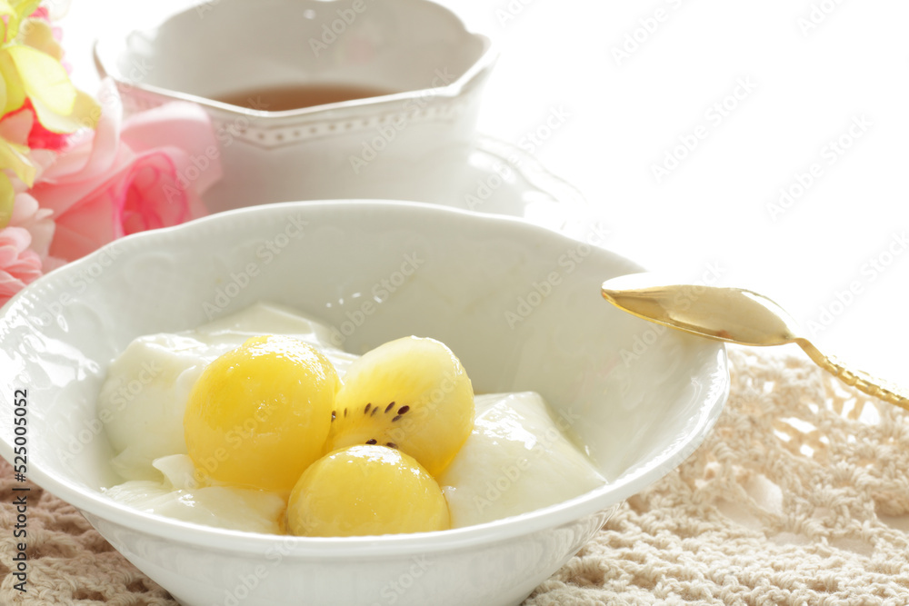 Golden Kiwi fruit and honey yogurt for healthy dessert Golden Kiwi fruit and honey yogurt for healthy dessert