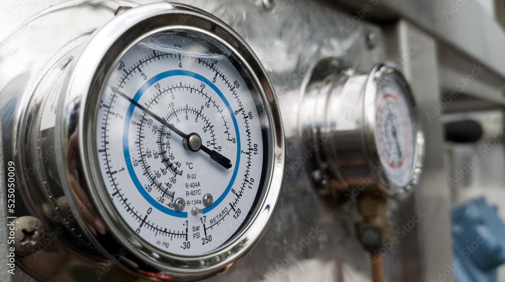 Pressure gauge for measurment refrigerant for low pressure.