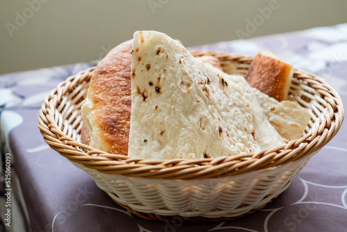 アルメニアの田舎の宿で出してもらったパン
