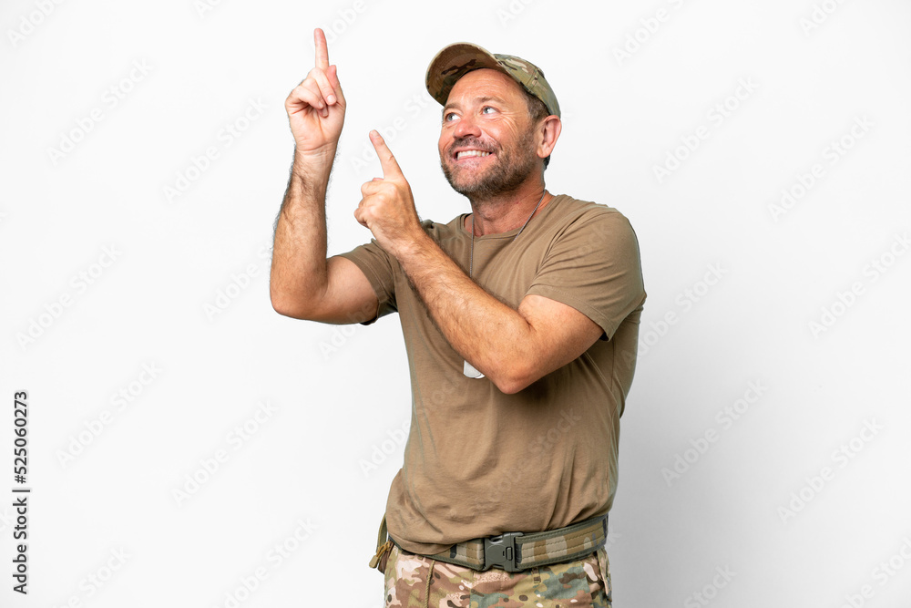Naklejka premium Middle age military with dog tag isolated on white background pointing with the index finger a great idea