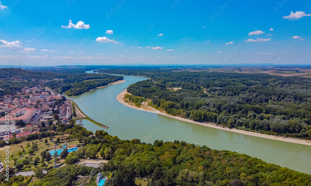 Panoramaaussicht auf Hainburg an der Donau