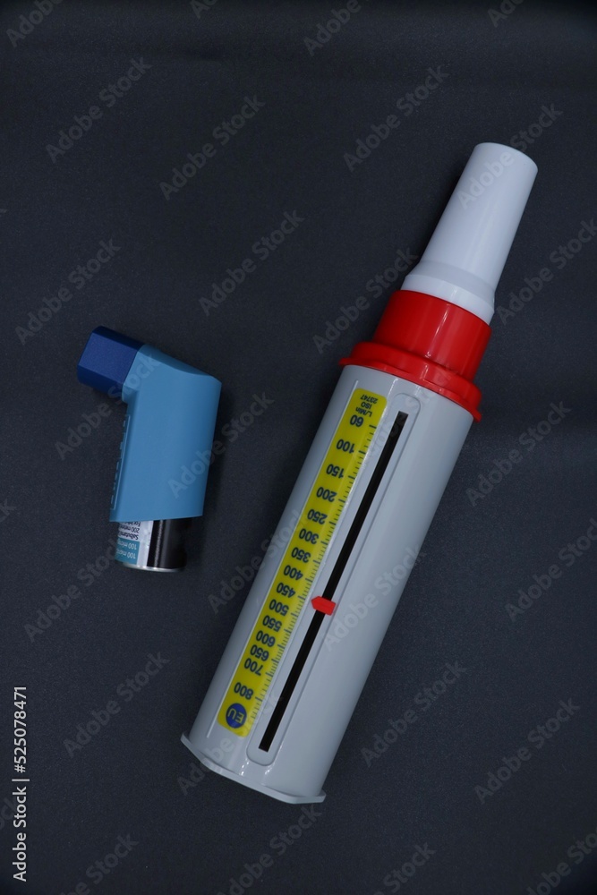 A peak flow meter with an inhaler medicine. A peak flow test is used in