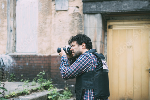 Φωτογραφία Male photographer taking picture, photojournalist