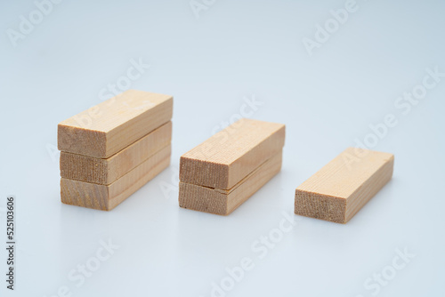 Expressing various concepts such as dominoes and business using wood jenga
