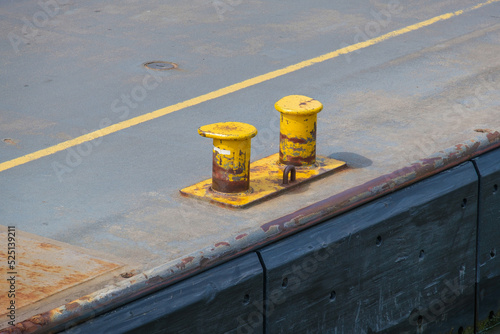 Obraz na plátně Schiffsanlegestelle / Kai / Stahl-Poller in einem Hafen (Bollard harbour - moori