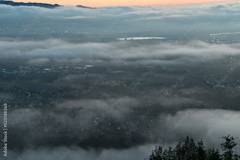 Obraz premium dawn over small town