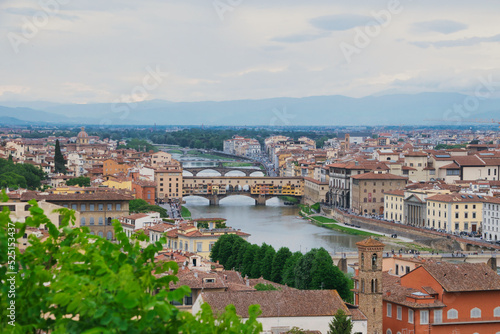 Vistas de los puentes sobre el río Arno