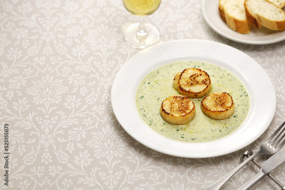 seared scallops, French cuisine seared scallops, French cuisine