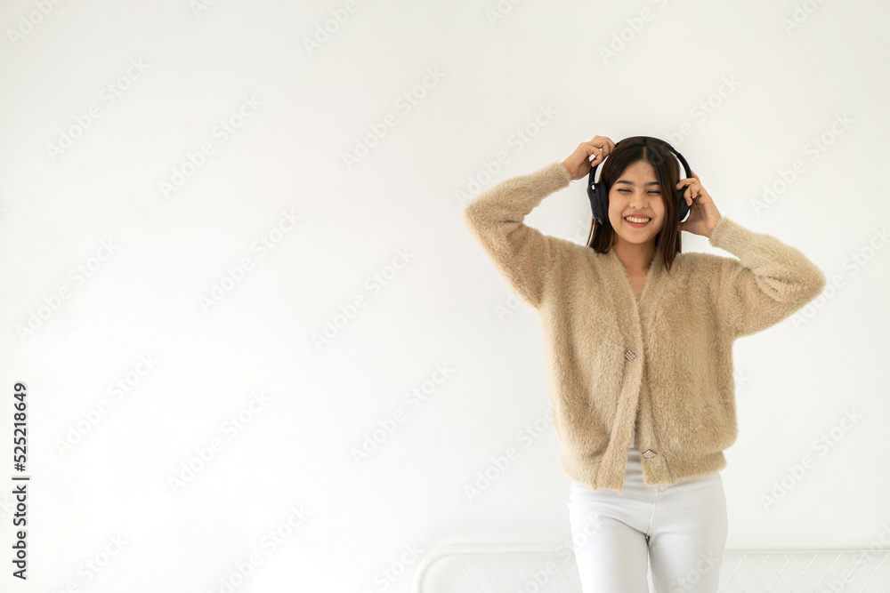 Portrait of smiling cheerful beautiful pretty asian woman clean fresh healthy white skin posing smile in pajamas clothes.Girl felling relax and enjoy time on the bed at home.asia beauty Portrait of smiling cheerful beautiful pretty asian woman clean fresh healthy white skin posing smile in pajamas clothes.Girl felling relax and enjoy time on the bed at home.asia beauty