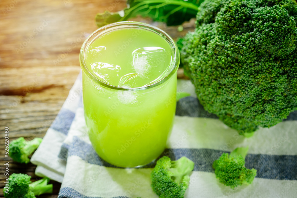 broccoli Healthy drink, Glass of broccoli juice, on wood background broccoli Healthy drink, Glass of broccoli juice, on wood background