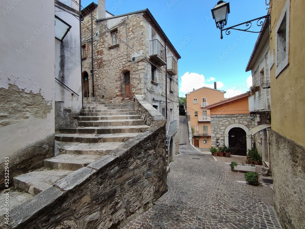 Mirabello Sannitico - Scorcio del borgo dai vicoli del centro storico