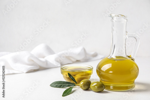 Decanter and bowl with fres...