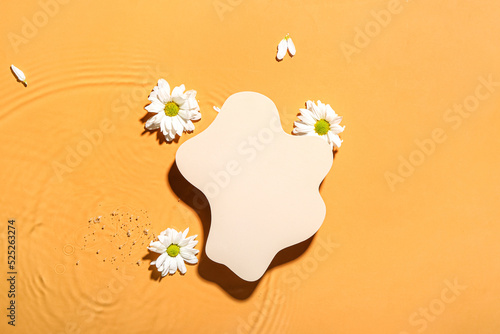 Decorative stand and chamom...