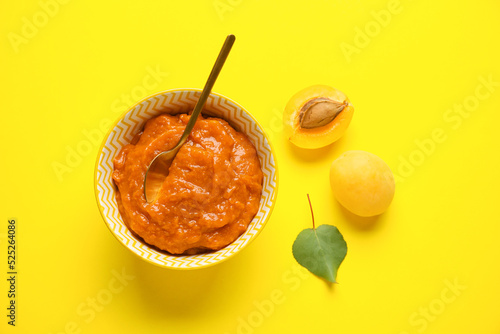 Bowl of tasty apricot jam o...