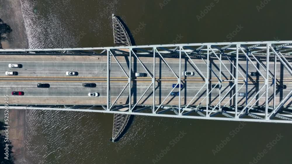 Top down aerial of Delaware River Turnpike Toll Bridge. Border between PA and NJ. vídeo de Stock