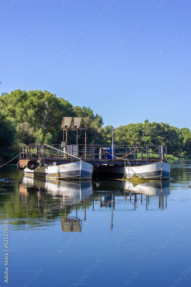 A boat with which people used to cross the river before the construction of bridges