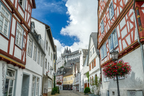 Grafenschloss und historische Häuser in der Altstadt von Diez an der Lahn