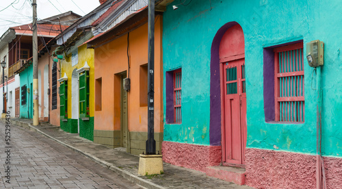Casas Coloridas de la Isla de Petén Guatemala 