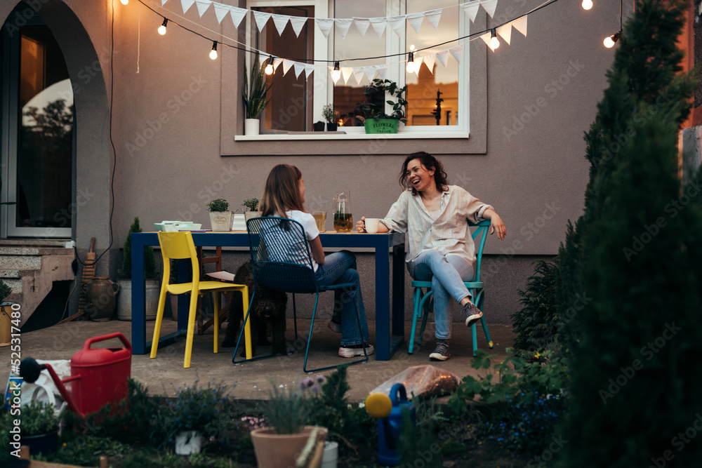 Naklejka premium mother and daughter gardening together in home backyard