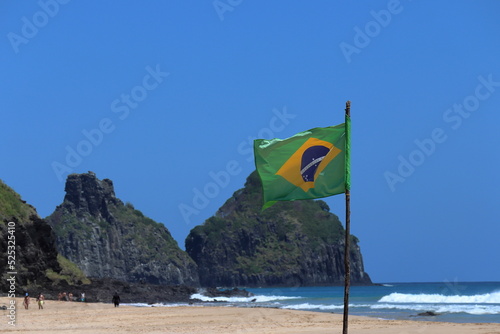 Cuadro en lienzo Brazilian flag waving  with Two Brothers cliff with the in the background at Bod