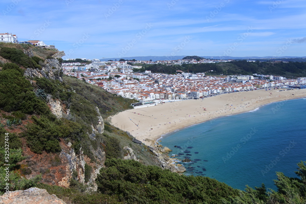 Der Strand von Nazaré in Portugal
