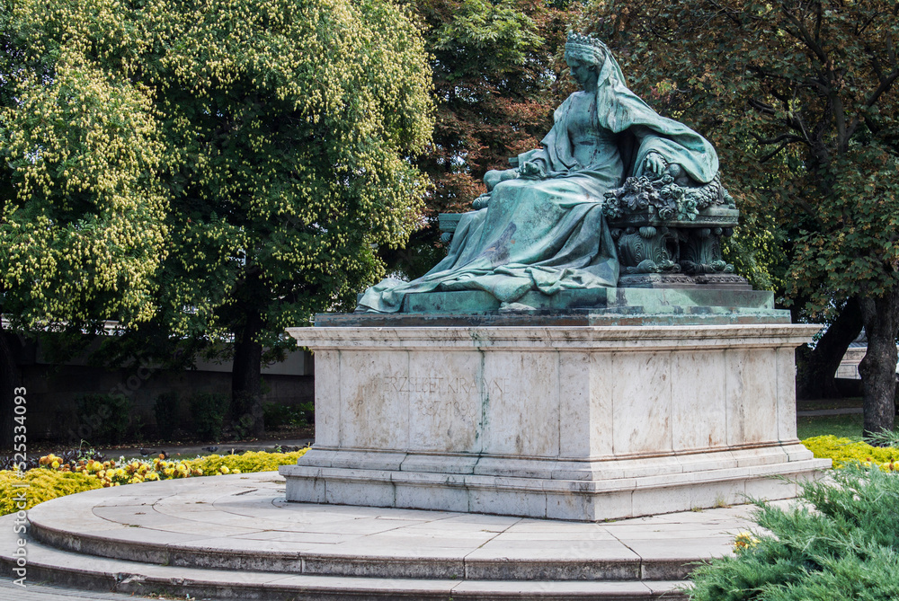 Historical bronze statue of Queen Elisabeth (Sissi, Sissy) Habsburg