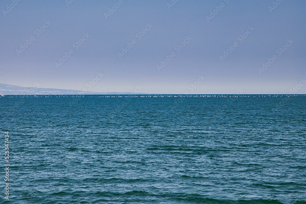 Blick aufs Meer von einem Strand in Griechenland 