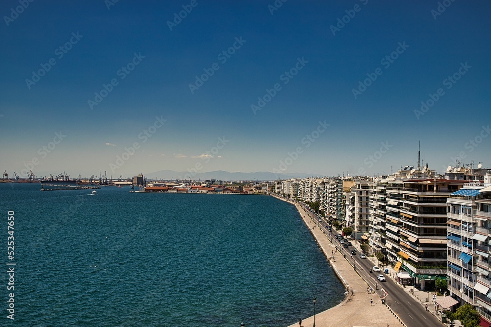 Promenade in Thessaloniki Griecheland Blick von oben auf das Meer und die Bucht 