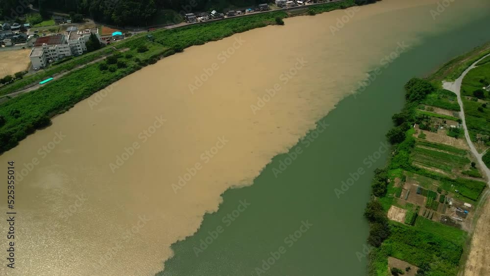 大洪水 泥水 2色の川 日本 福井 災害 温暖化問題 大洪水 泥水 2色の川 日本 福井 災害 温暖化問題