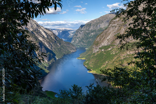 Norwegenreise - wunderschöne norwegische Fjordlandschaft-  Ausblick auf den Nærøyfjord vom Rimstigen Wanderweg aus photo