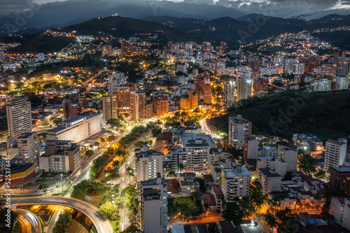 aérea sobre centro oeste de cali colombia