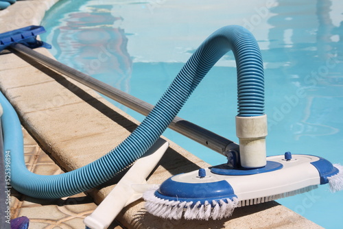 Herramientas  para la limpieza de piscinas privadas