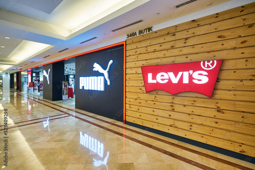 KUALA LUMPUR, MALAYSIA - CIRCA JANUARY, 2020: Levi's and Puma signs as seen  in Suria KLCC shopping mall in Kuala Lumpur. Stock 写真 | Adobe Stock