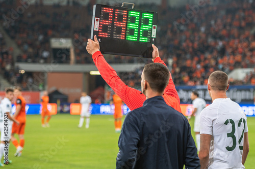 Obraz na płótnie Man shows players substitution during soccer match. w salonie
